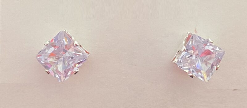 Обеци с кристали