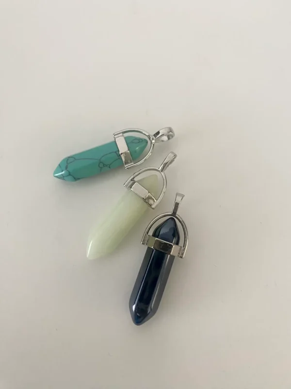 Колие с фосфоресциращ кристал