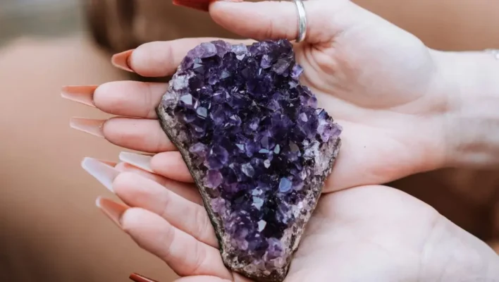 камък Аметист и ръчно изработени бижута