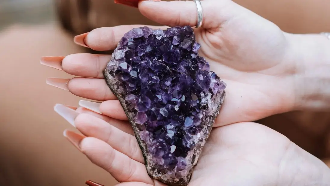 камък Аметист и ръчно изработени бижута