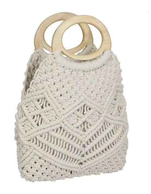 плетена чанта с дървени дръжки