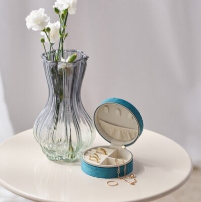 Кое бижу носи смисъл, а не просто красота