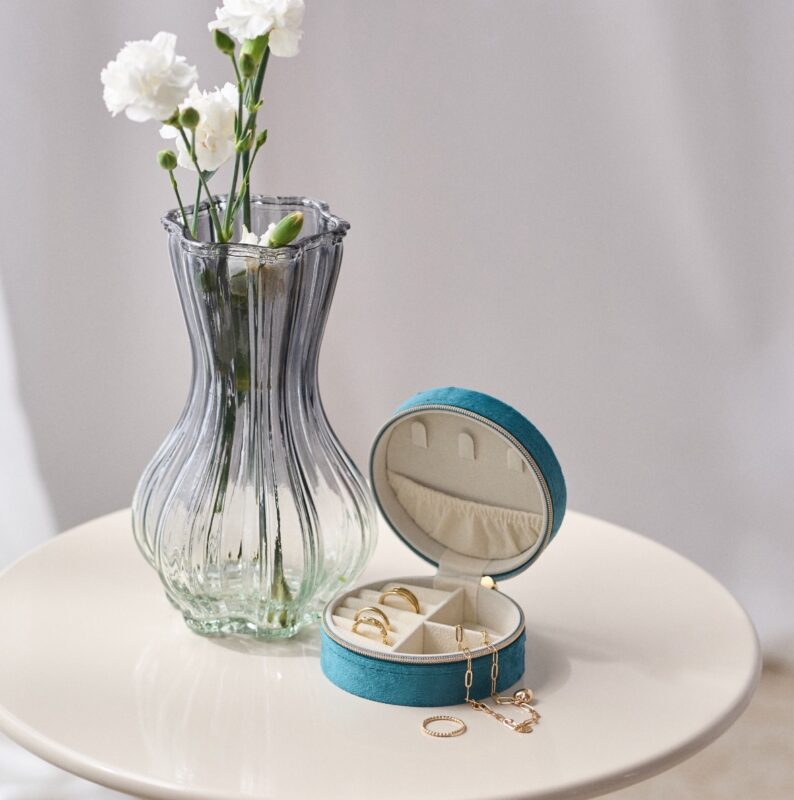 Кое бижу носи смисъл, а не просто красота